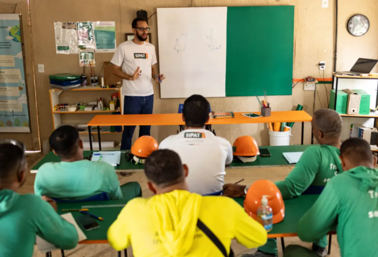 Escolas em canteiros mudam a vida de trabalhadores e elevam resultados da construção em Goiás