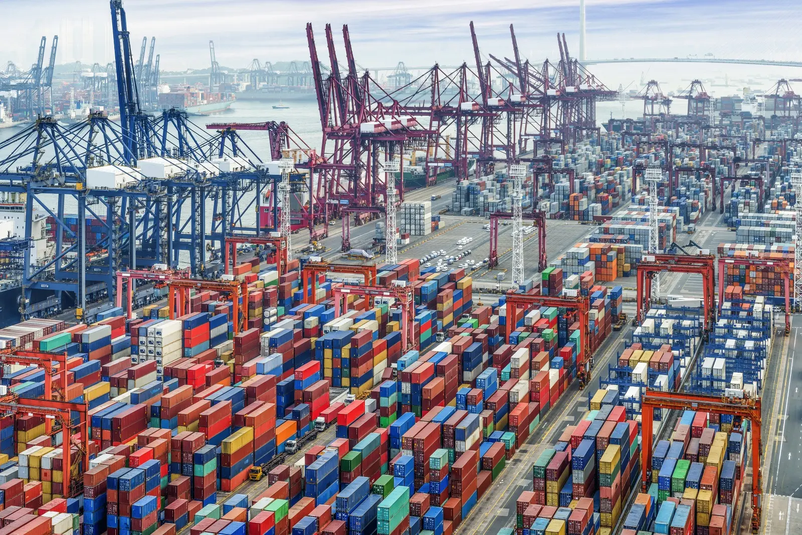 Goiás encerra 2025 com saldo de US$ 613,7 milhões na balança comercial de dezembro