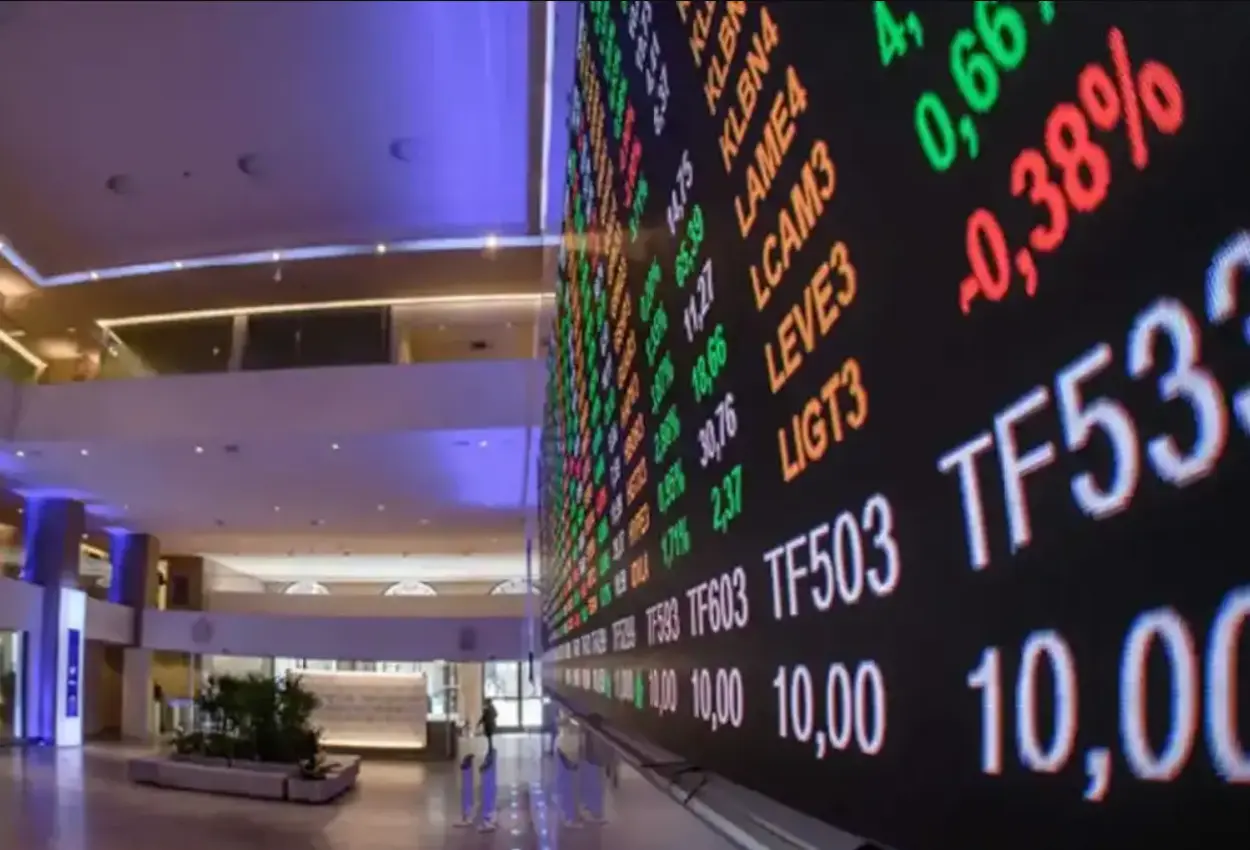 Ibovespa renova recorde e supera 175 mil pontos com capital externo