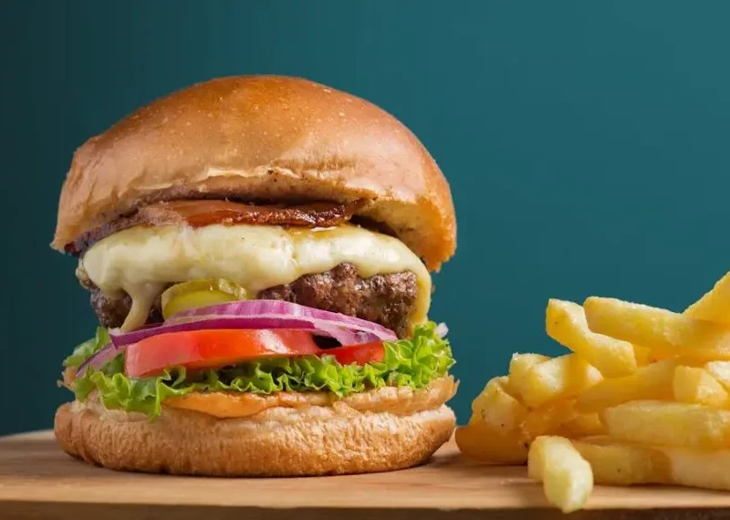 Mixue fast food maior que McDonald’s chega ao Brasil e abre primeira loja com investimento bilionário