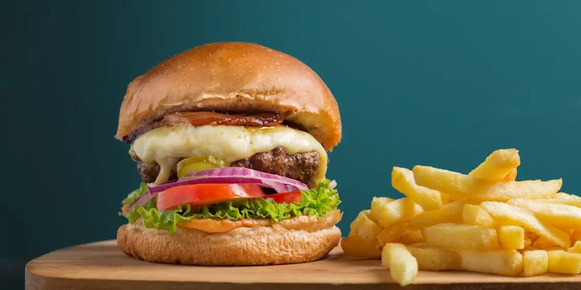 Mixue fast food maior que McDonald’s chega ao Brasil e abre primeira loja com investimento bilionário