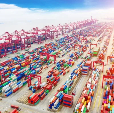 Goiás dispara nas exportações em 2025, atinge US$ 13,41 bilhões e sobe ao 8º lugar no ranking nacional