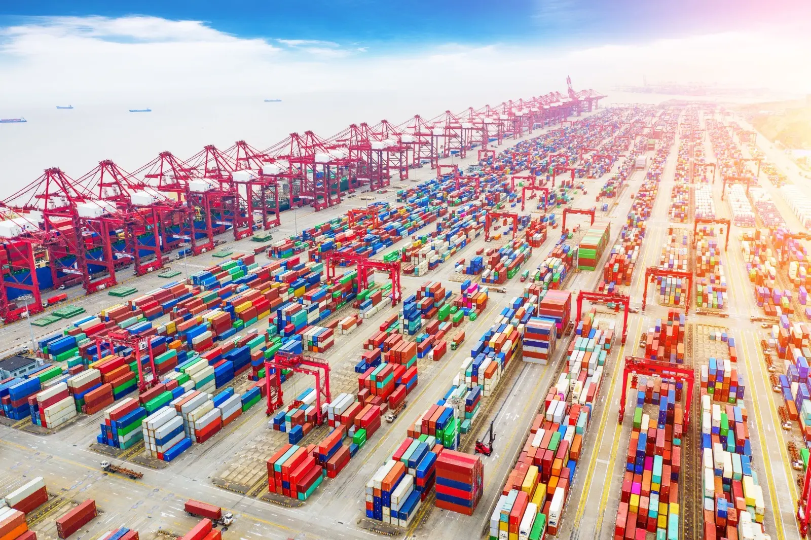 Goiás dispara nas exportações em 2025, atinge US$ 13,41 bilhões e sobe ao 8º lugar no ranking nacional