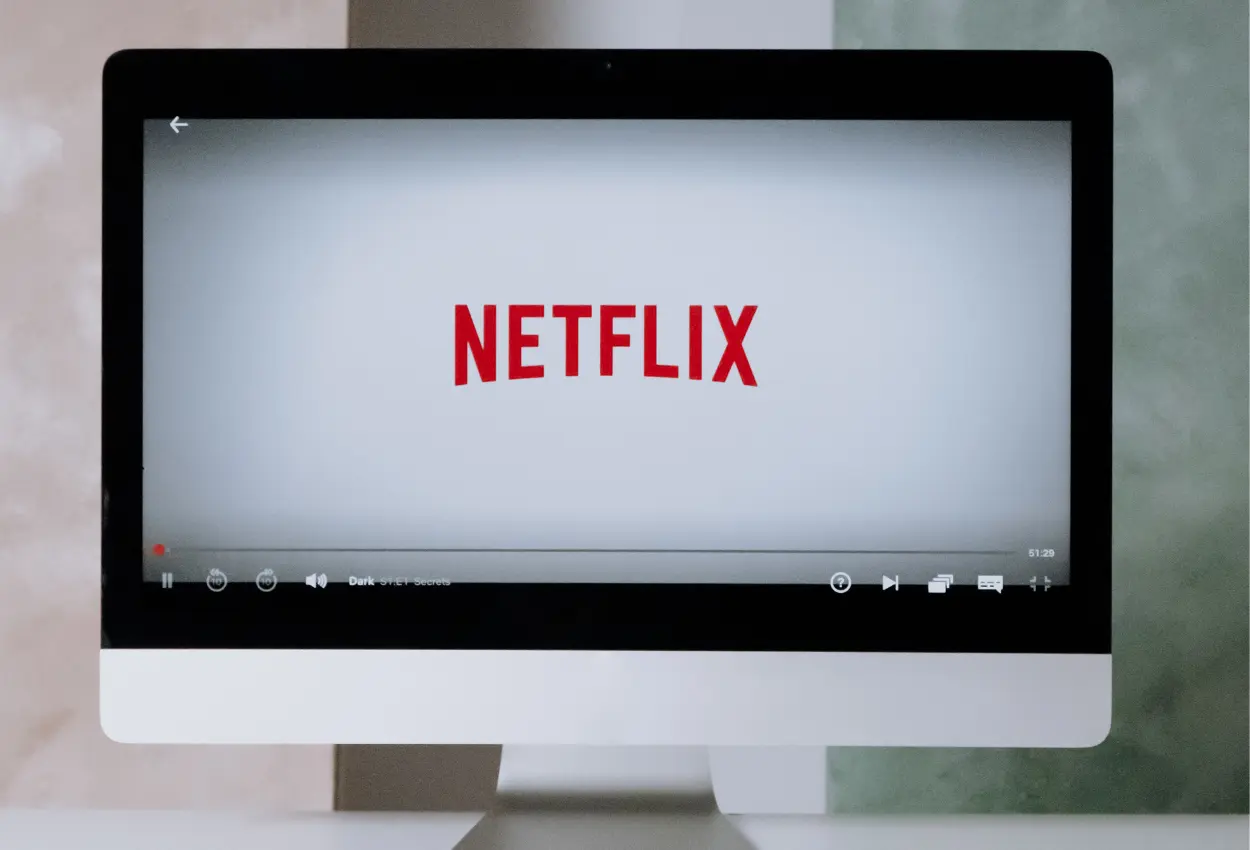 Netflix desiste da Warner Bros. e ações disparam após oferta bilionária da Paramount Skydance