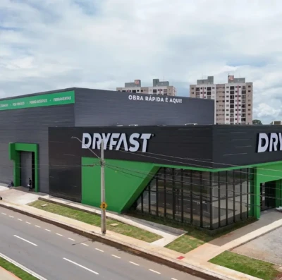 Primeiro drive-thru de construção a seco do Brasil nasce em Goiás e promete mudar rotina dos canteiros