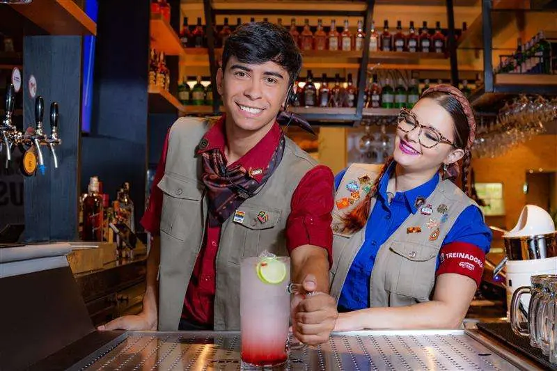 Outback abre vagas em restaurantes e oferece plano de carreira que forma líderes no Brasil