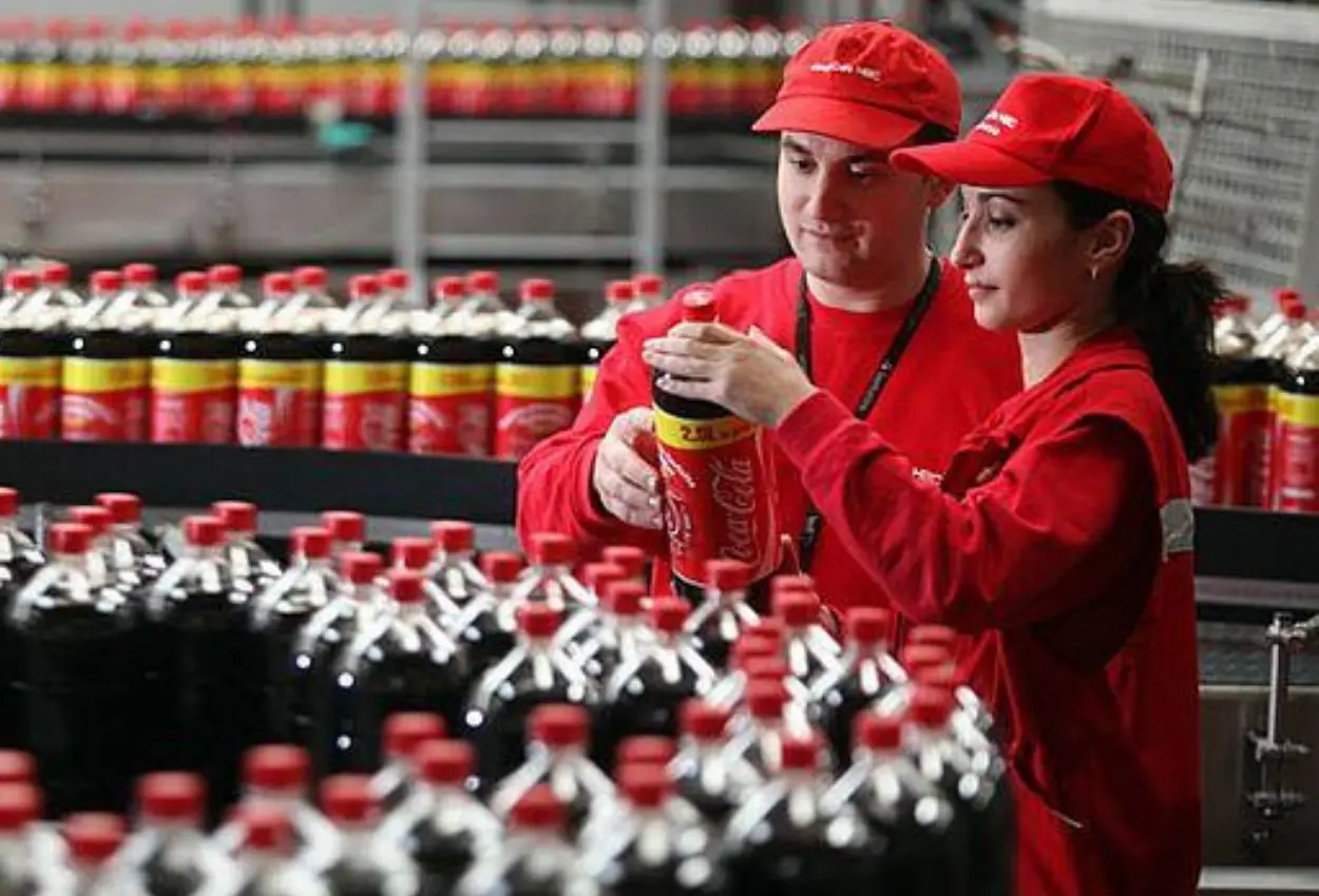 Coca-Cola Bandeirantes abre vagas em Goiás e Tocantins com oportunidades em diversas áreas operacionais