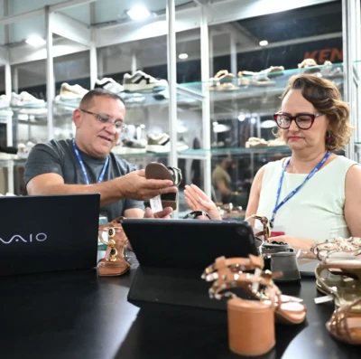 Goiás bate recorde de abertura de empresas em março de 2026