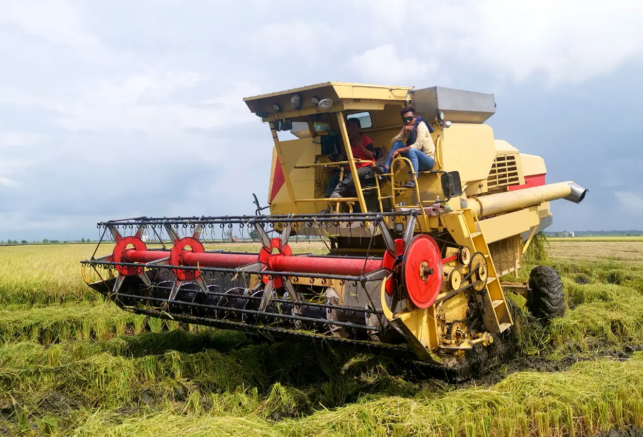 Goiás entrega máquinas agrícolas e impulsiona produção no campo