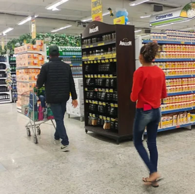 Varejo brasileiro bate novo recorde e cresce em fevereiro de 2026, aponta IBGE