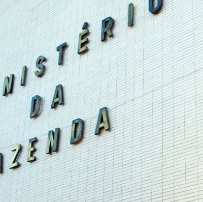 Inflação sobe para 4,5% e governo vê impacto direto da crise no Oriente Médio