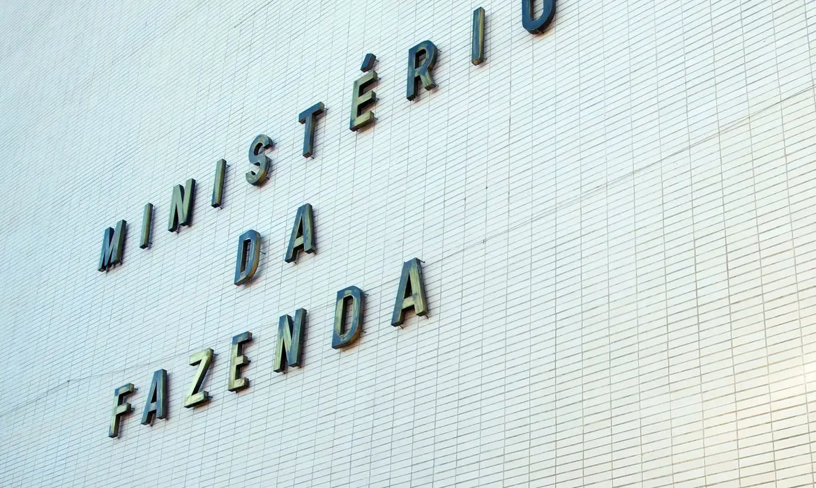 Inflação sobe para 4,5% e governo vê impacto direto da crise no Oriente Médio