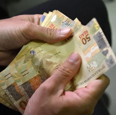 Renda média do brasileiro bate recorde histórico em 2025 e atinge maior nível desde 2012