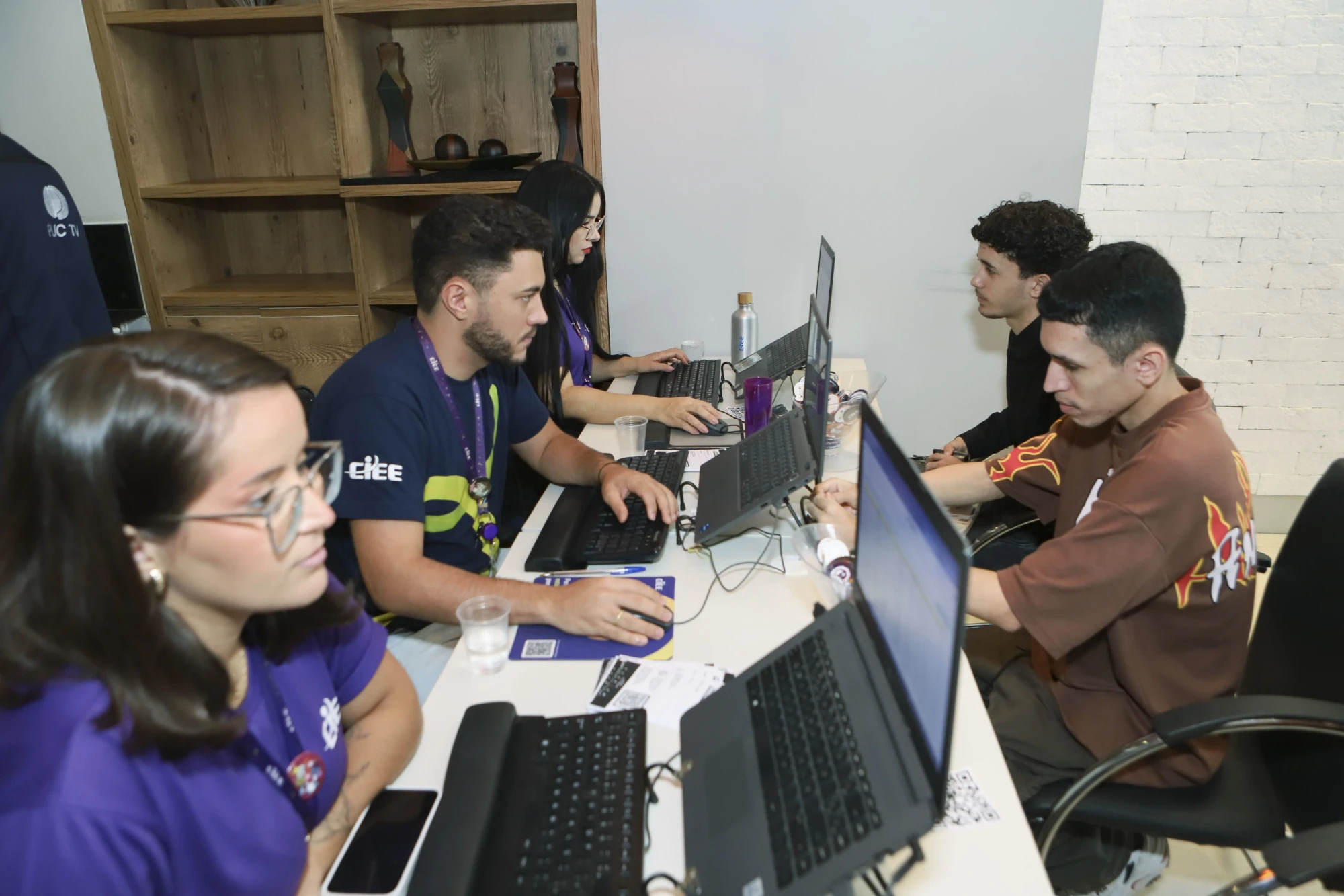 228 vagas de estágio abrem em Goiás para jovens buscando experiência prática