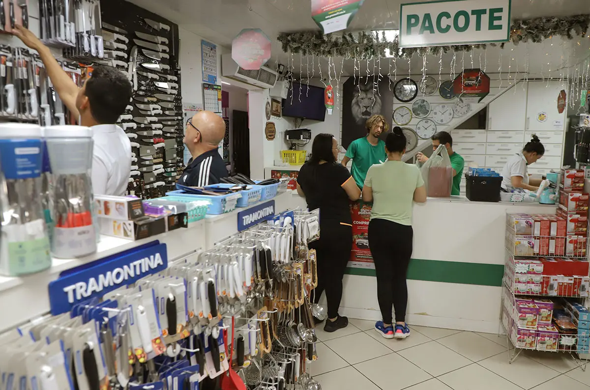 Empresas no Brasil chegam a 10,6 milhões em 2024, mas avanço do emprego ocorre nas grandes