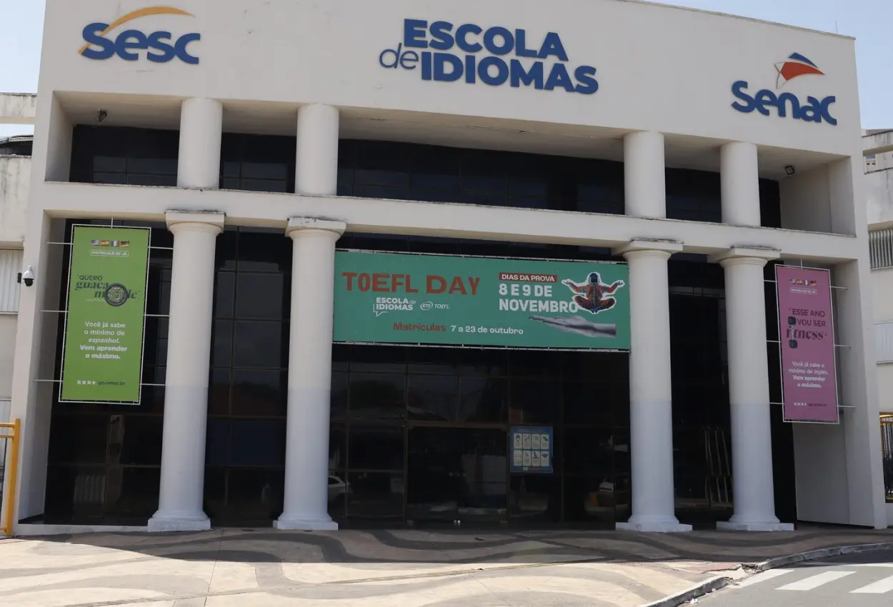 Escola de Idiomas do Senac Goiás leva alunos a embaixadas e amplia experiência internacional