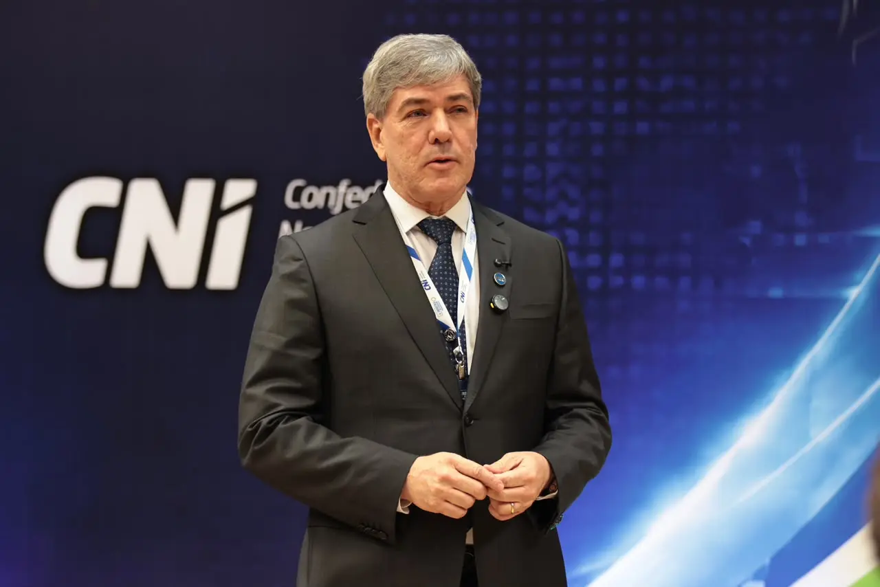Presidente da Fieg defende reindustrialização e aumento da competitividade da indústria brasileira
