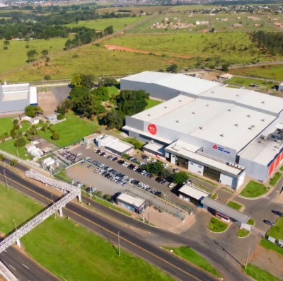 Nova fábrica de detergente em pó recebe R$ 150 milhões e amplia produção em Goiás