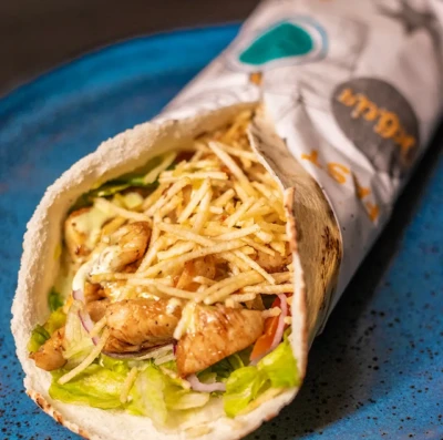 Shawarma ganha espaço em Goiânia com releitura inspirada no tradicional pit dog