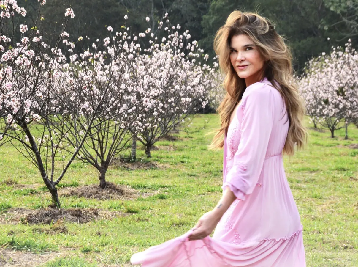 Cristiana Oliveira lança perfumes em Goiânia com evento aberto ao público